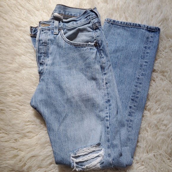 Vintage distressed Levi's 501 jeans - Picture 2 of 8